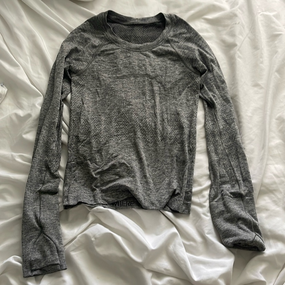LIKE NEW LULULEMON swiftly tech long sleeve women’s size 2